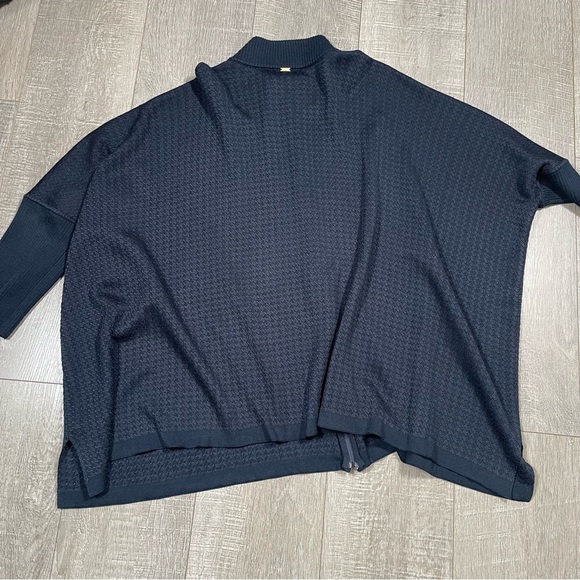 ST JOHN SPORT Loose fit Knit Sweater Size L Navy full zipper - Picture 7 of 15